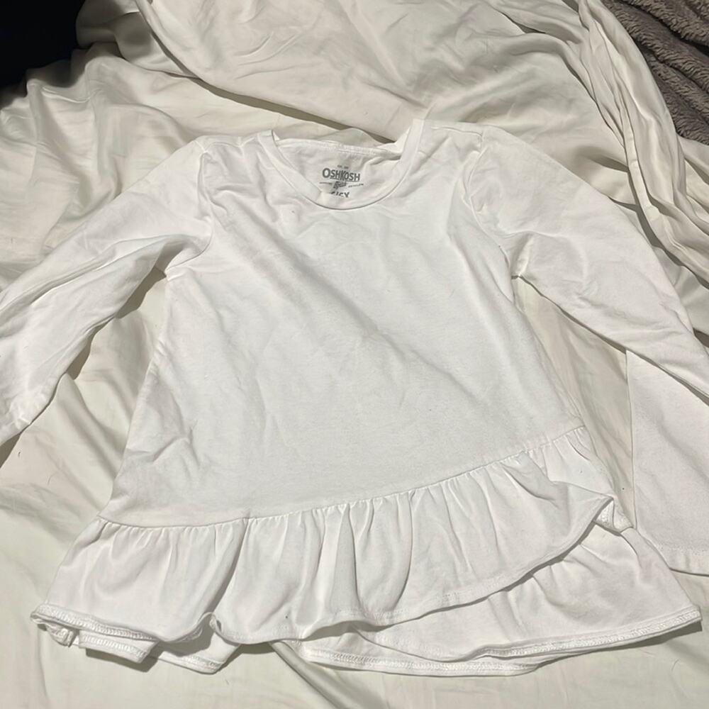 Oshkosh by gosh 6/6x white long sleeve offset ruffled hem t euc